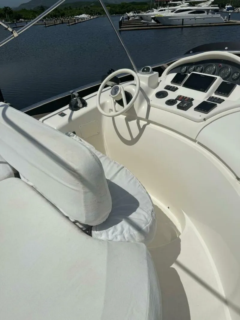 Slide: The Image of Azimut 68 Plus 2001 - 5994306