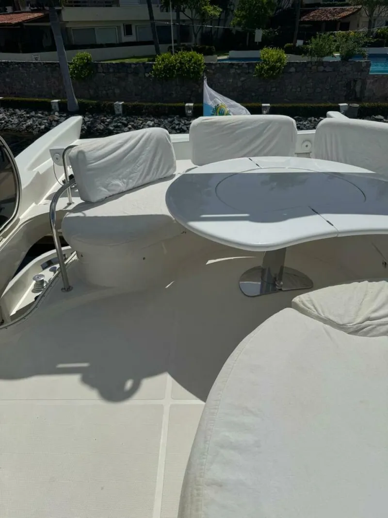 Slide: The Image of Azimut 68 Plus 2001 - 5994340