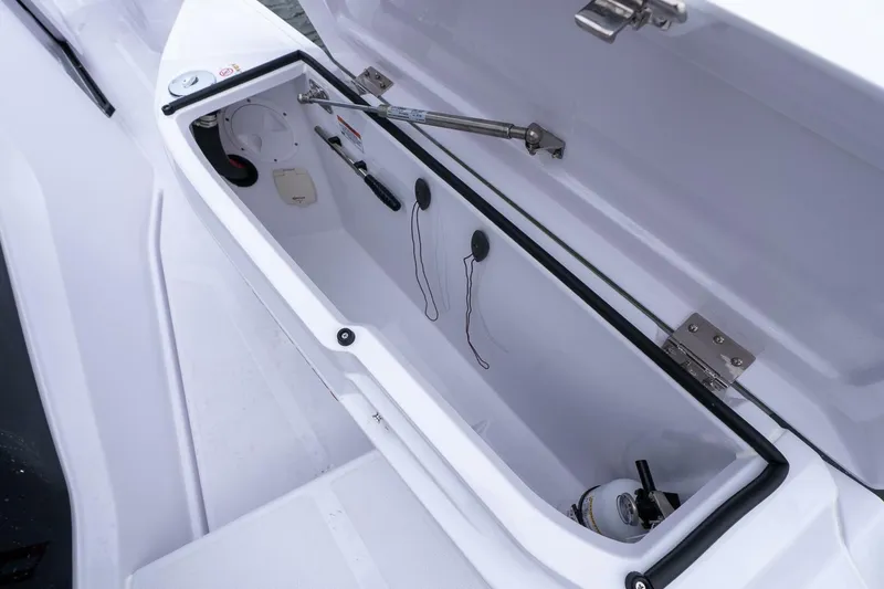 Slide: The Image of Axopar Cross Cabin 2026 - 5995560