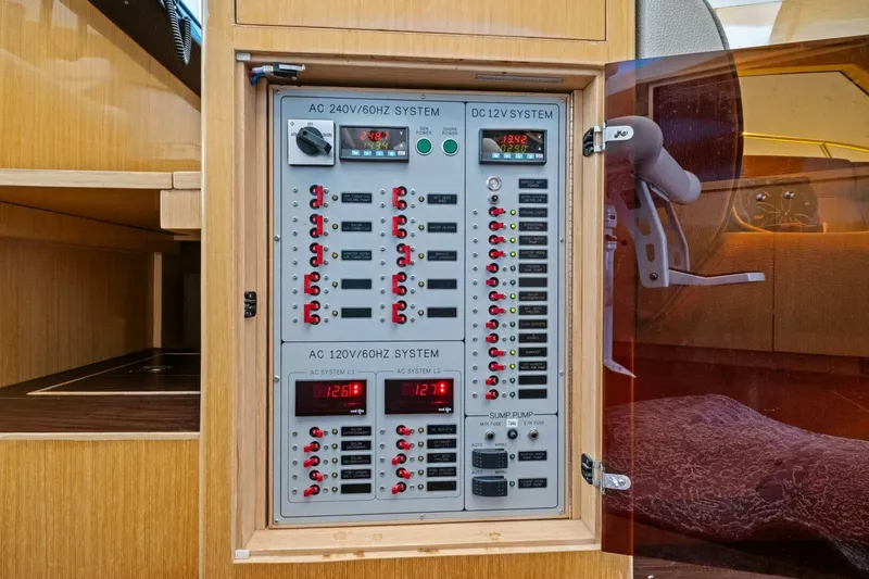 Slide: The Image of 2018 Outboard Express Catamaran 47 - 5995860