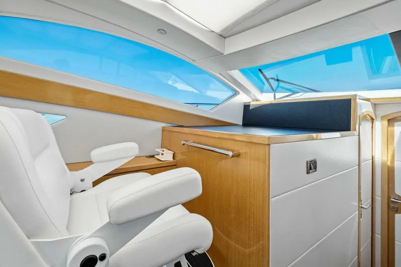 Slide: The Image of 2018 Outboard Express Catamaran 47 - 5995868