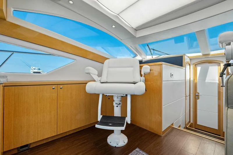 Slide: The Image of 2018 Outboard Express Catamaran 47 - 5995870