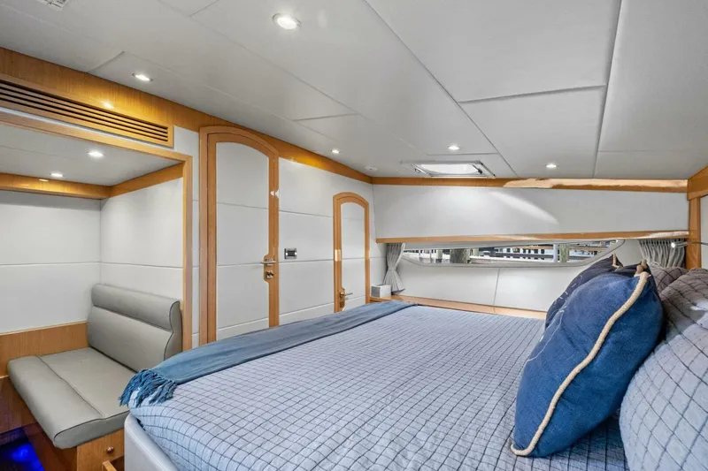 Slide: The Image of 2018 Outboard Express Catamaran 47 - 5995878