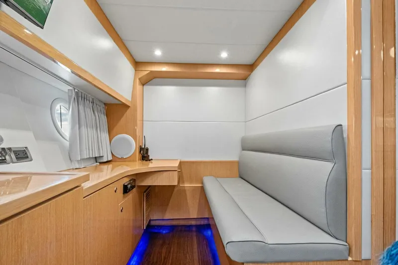 Slide: The Image of 2018 Outboard Express Catamaran 47 - 5995883