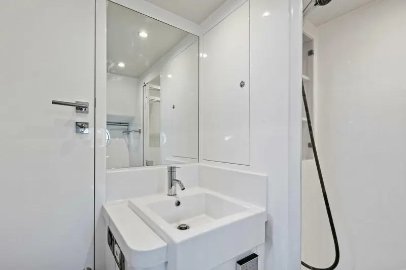 Slide: The Image of 2018 Outboard Express Catamaran 47 - 5995888