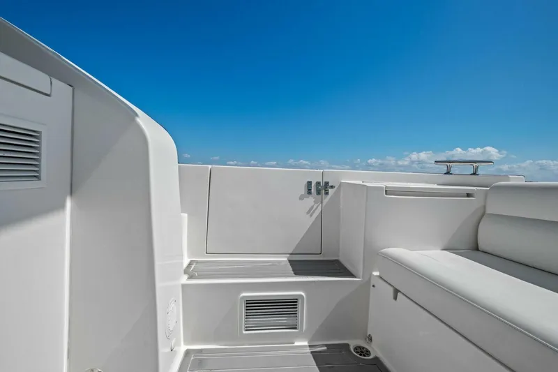 Slide: The Image of 2018 Outboard Express Catamaran 47 - 5995900