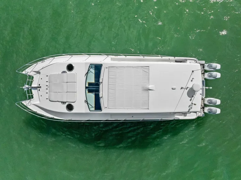 Slide: The Image of 2018 Outboard Express Catamaran 47 - 5995914