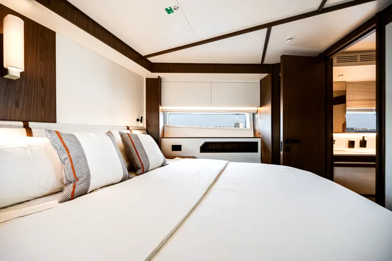 Slide: The Image of Azimut Fly 72 2026 - 6134543