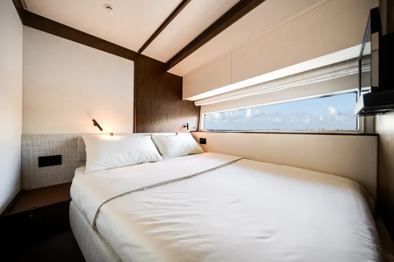 Slide: The Image of Azimut Fly 72 2026 - 6134545