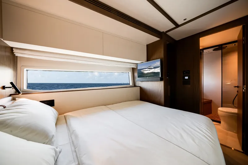 Slide: The Image of Azimut Fly 72 2026 - 6134546
