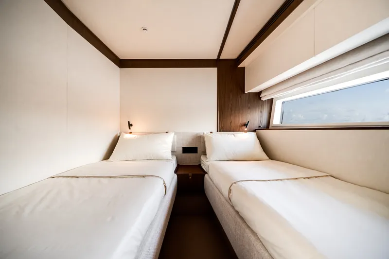 Slide: The Image of Azimut Fly 72 2026 - 6134548
