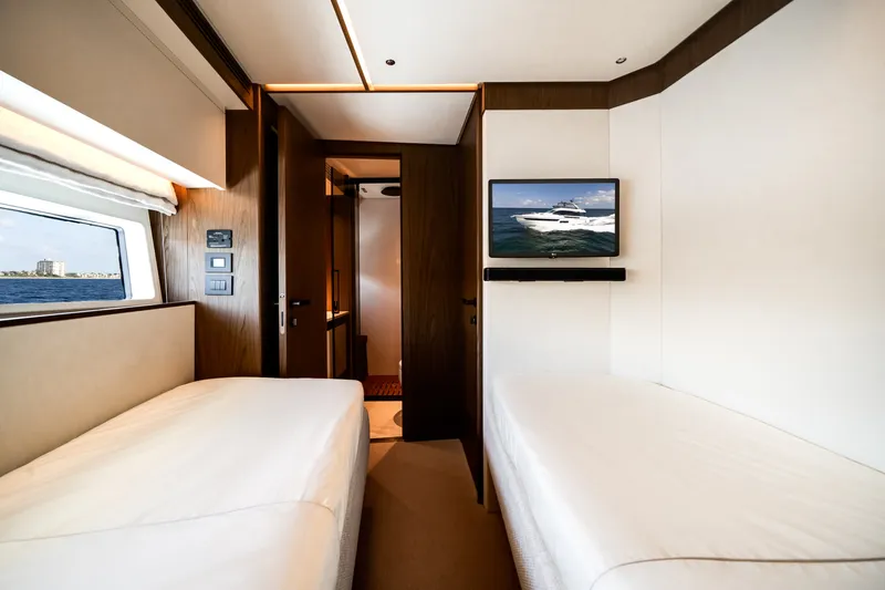 Slide: The Image of Azimut Fly 72 2026 - 6134549
