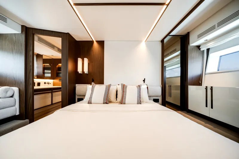 Slide: The Image of Azimut Fly 72 2026 - 6134551