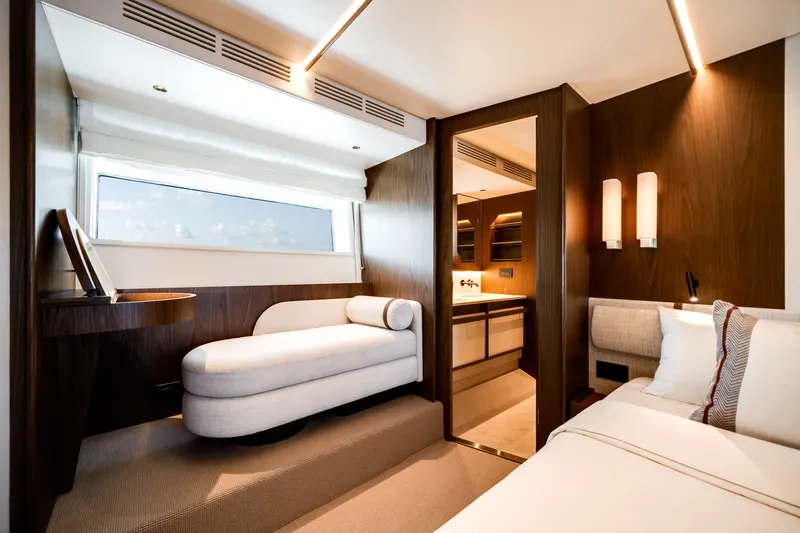 Slide: The Image of Azimut Fly 72 2026 - 6134552