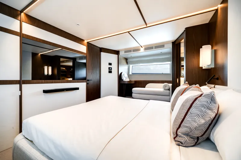 Slide: The Image of Azimut Fly 72 2026 - 6134554