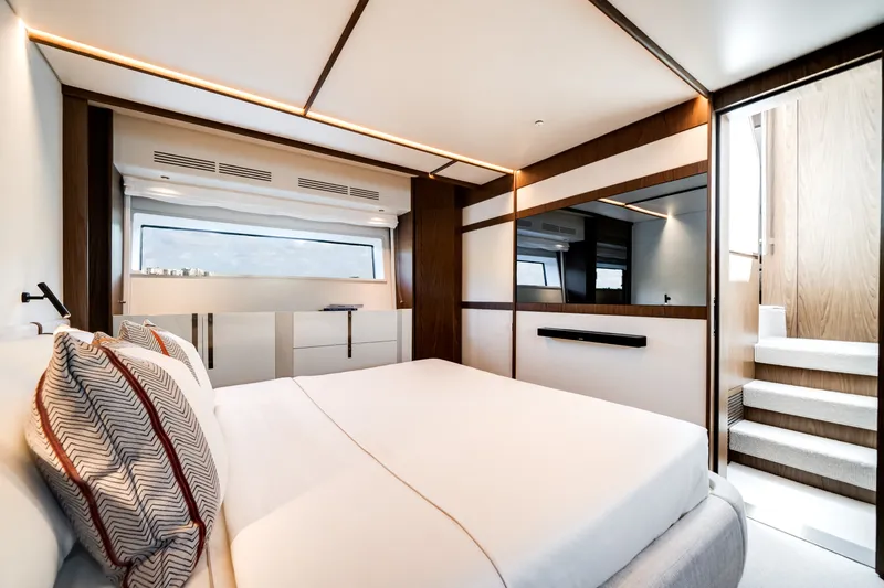 Slide: The Image of Azimut Fly 72 2026 - 6134558