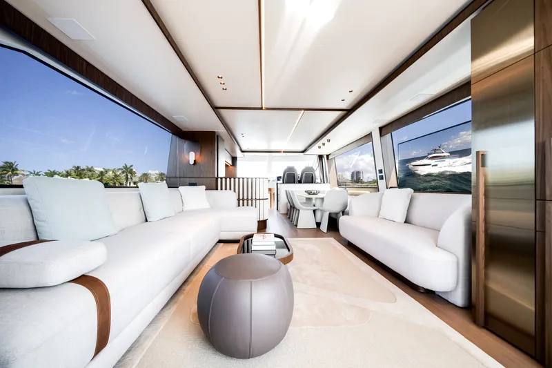 Slide: The Image of Azimut Fly 72 2026 - 6134560
