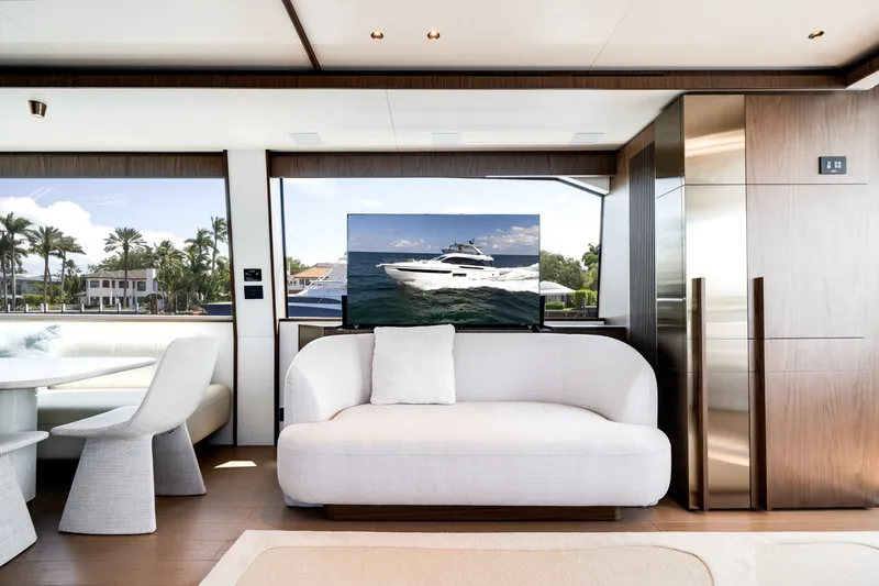Slide: The Image of Azimut Fly 72 2026 - 6134562