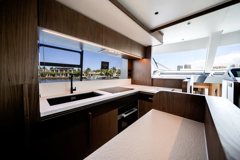 Slide: The Image of Azimut Fly 72 2026 - 6134565