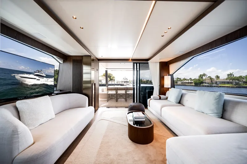 Slide: The Image of Azimut Fly 72 2026 - 6134567