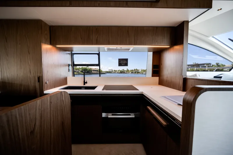 Slide: The Image of Azimut Fly 72 2026 - 6134568