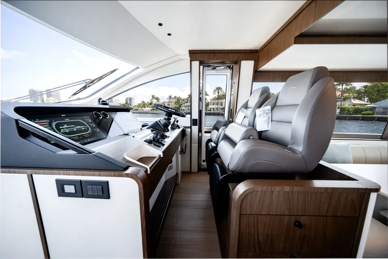 Slide: The Image of Azimut Fly 72 2026 - 6134569