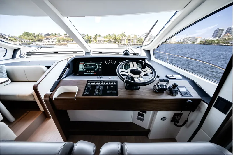 Slide: The Image of Azimut Fly 72 2026 - 6134570