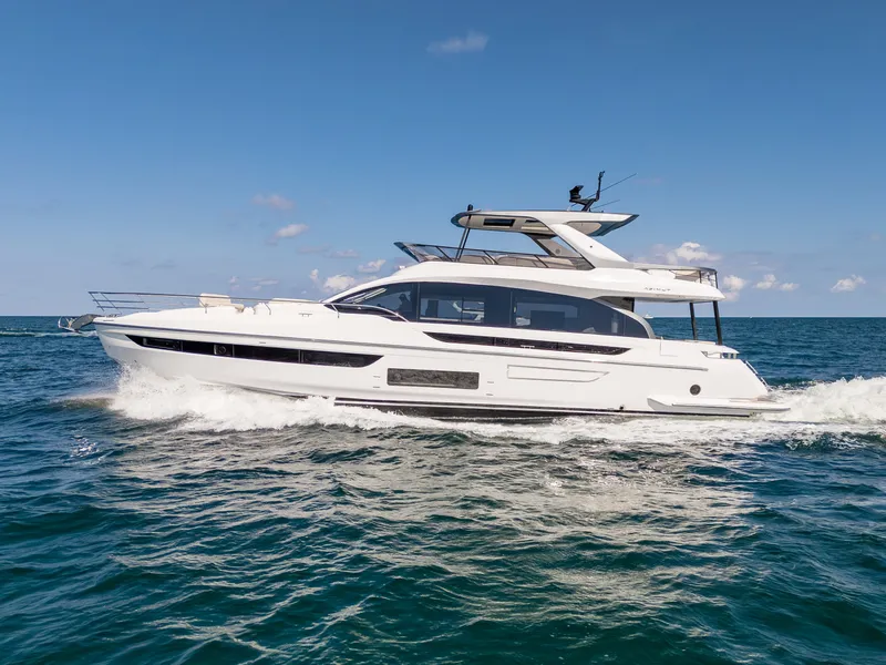 Slide: The Image of Azimut Fly 72 2026 - 6134536