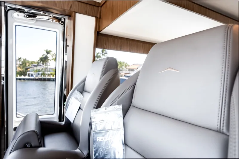 Slide: The Image of Azimut Fly 72 2026 - 6134575