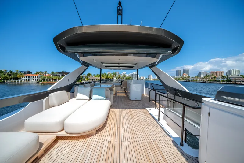 Slide: The Image of Azimut Fly 72 2026 - 6134576