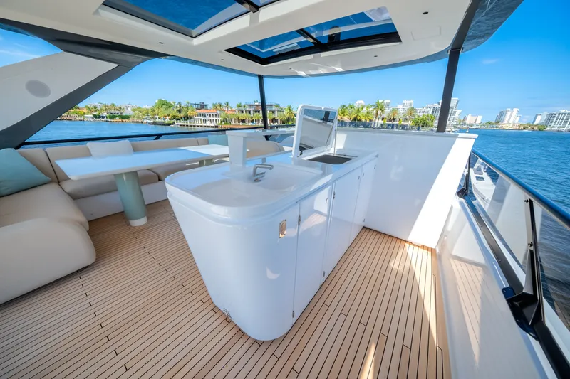 Slide: The Image of Azimut Fly 72 2026 - 6134580