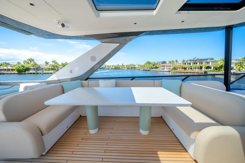 Slide: The Image of Azimut Fly 72 2026 - 6134581