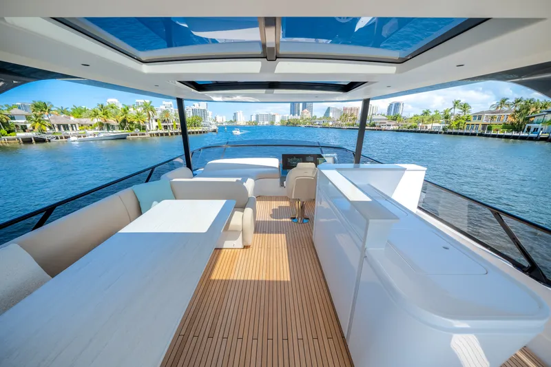 Slide: The Image of Azimut Fly 72 2026 - 6134583
