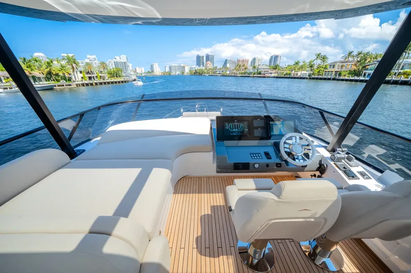 Slide: The Image of Azimut Fly 72 2026 - 6134584