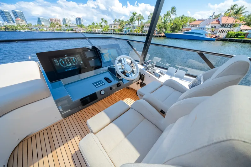 Slide: The Image of Azimut Fly 72 2026 - 6134585
