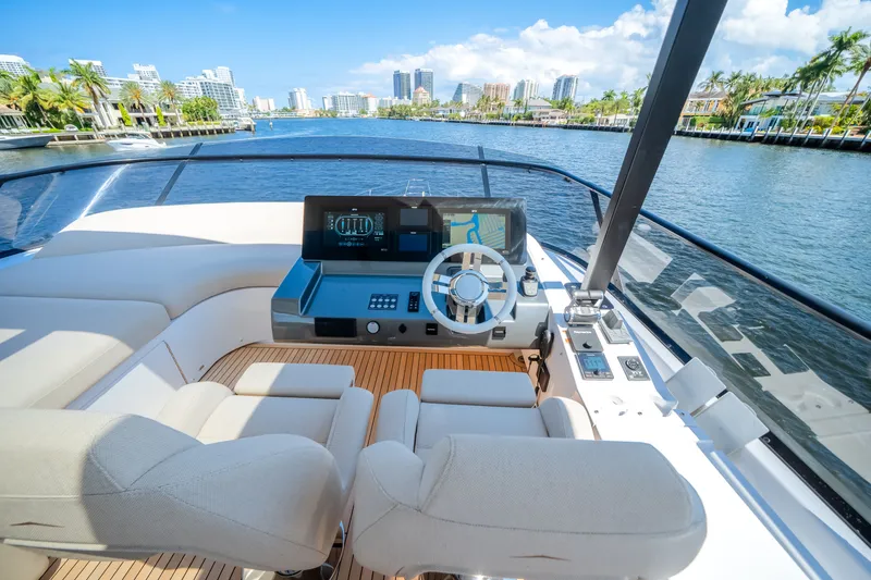 Slide: The Image of Azimut Fly 72 2026 - 6134586