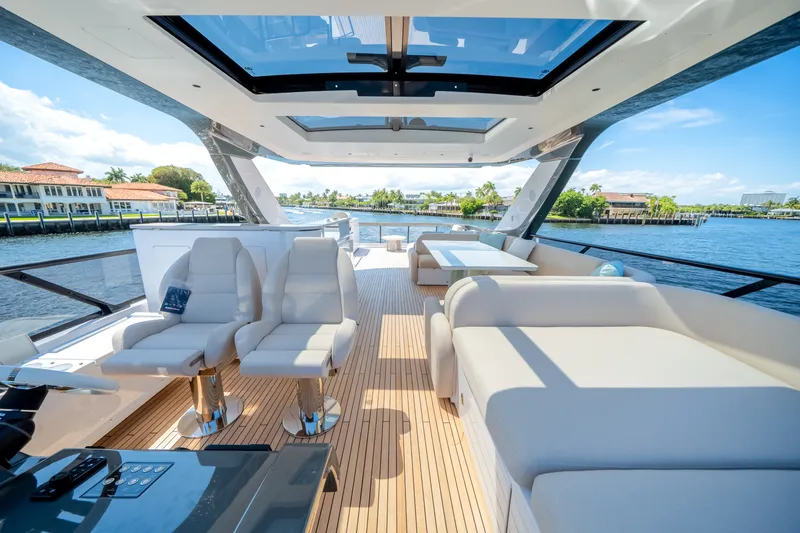 Slide: The Image of Azimut Fly 72 2026 - 6134587