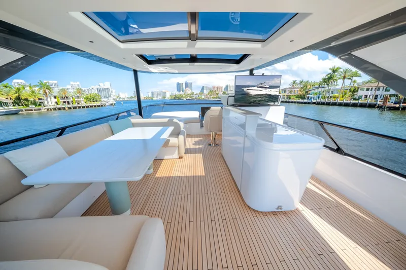 Slide: The Image of Azimut Fly 72 2026 - 6134588