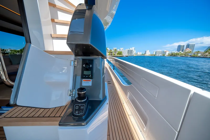 Slide: The Image of Azimut Fly 72 2026 - 6134589