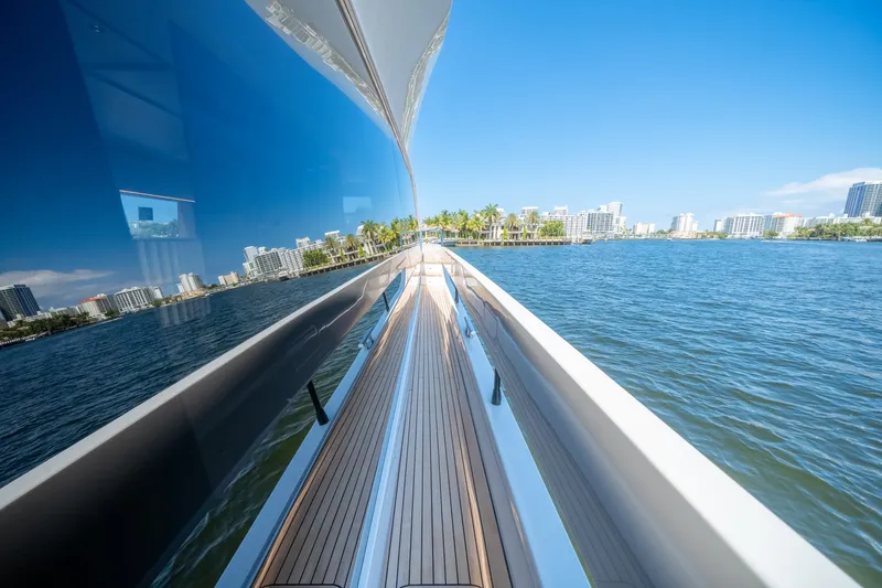 Slide: The Image of Azimut Fly 72 2026 - 6134590