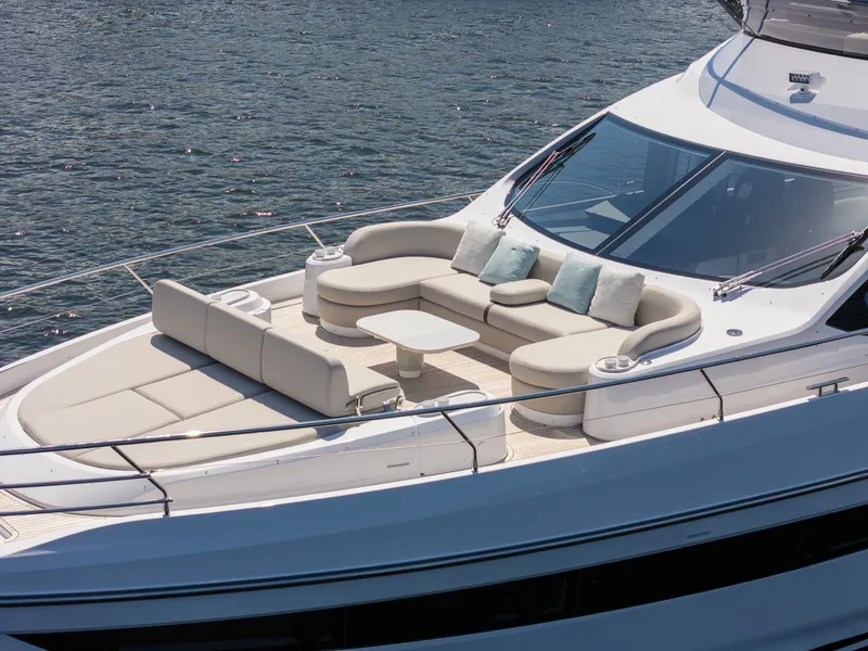 Slide: The Image of Azimut Fly 72 2026 - 6134538