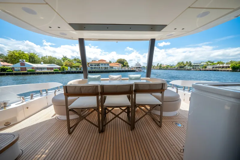 Slide: The Image of Azimut Fly 72 2026 - 6134592