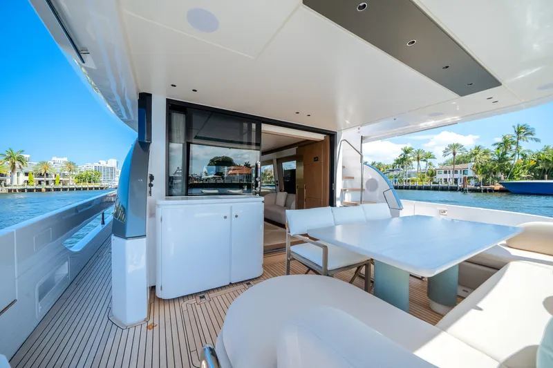 Slide: The Image of Azimut Fly 72 2026 - 6134594