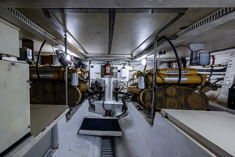 Slide: The Image of Gulfstar 44 Motor Yacht 1985 - 5996364