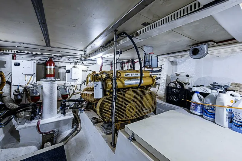 Slide: The Image of Gulfstar 44 Motor Yacht 1985 - 5996365