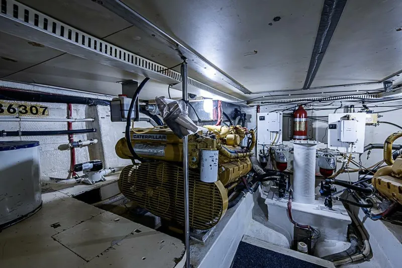 Slide: The Image of Gulfstar 44 Motor Yacht 1985 - 5996366