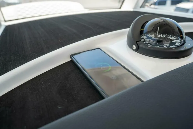 Slide: The Image of Wireless Phone Charging - 5996484