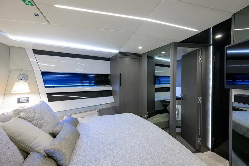 Slide: The Image of Azimut S7 2019 - 5997730