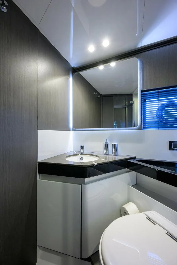 Slide: The Image of Azimut S7 2019 - 5997735