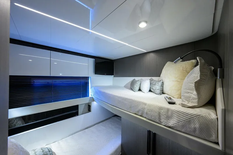 Slide: The Image of Azimut S7 2019 - 5997746